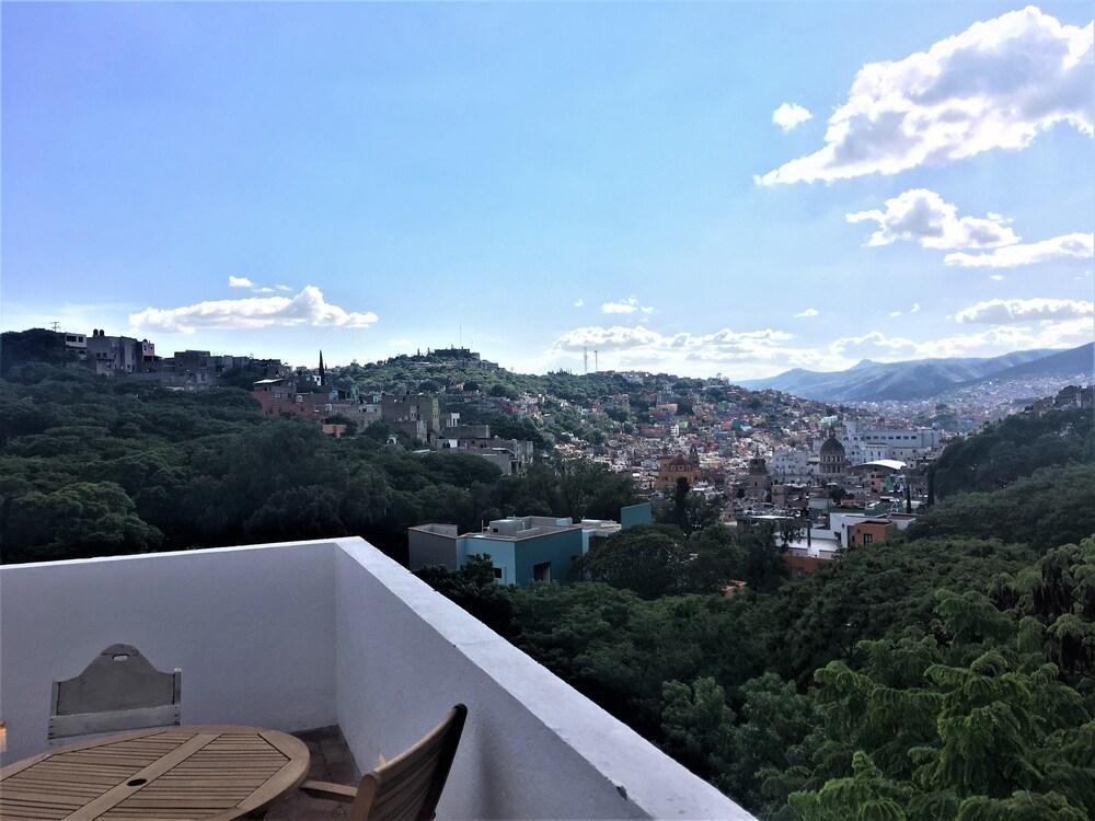 Hotel Casa Almendro - Near Union Garden Guanajuato